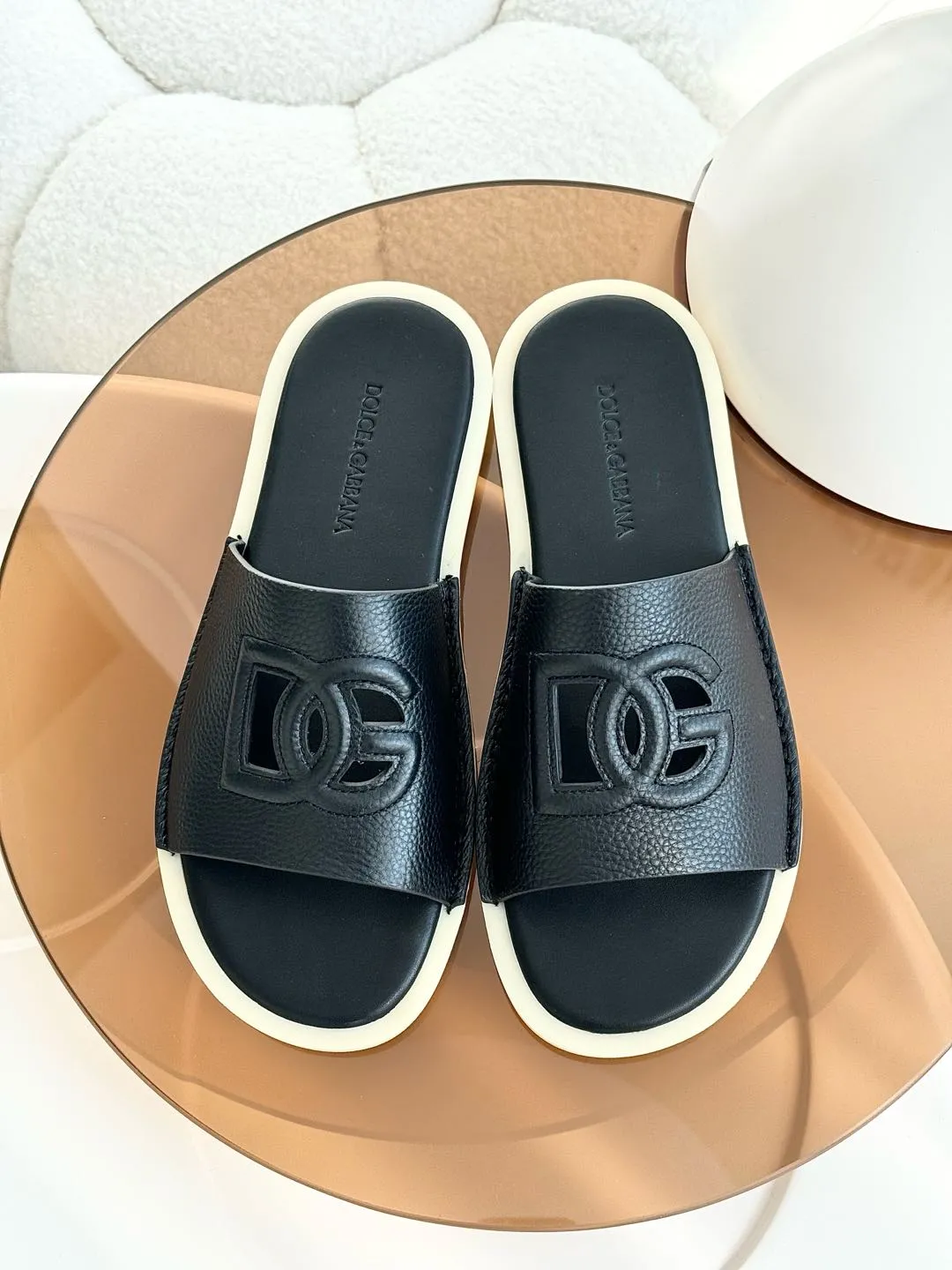 [DG*Dolce & Gabbana] P: 400💰 Size: 38-46 yards D&G/Dolce & Gabbana men’s DG hollow suede slippers FARFETCH original craftsmanship high-end quality